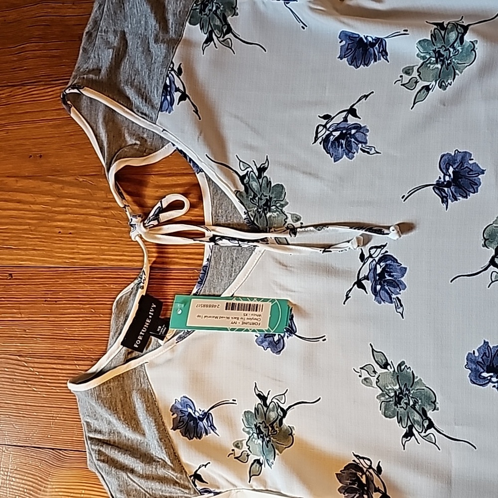 Blouse - Picture 2 of 3